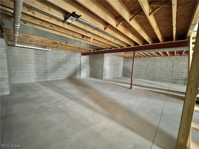 406 S Raccoon Road, Austintown, OH 44515