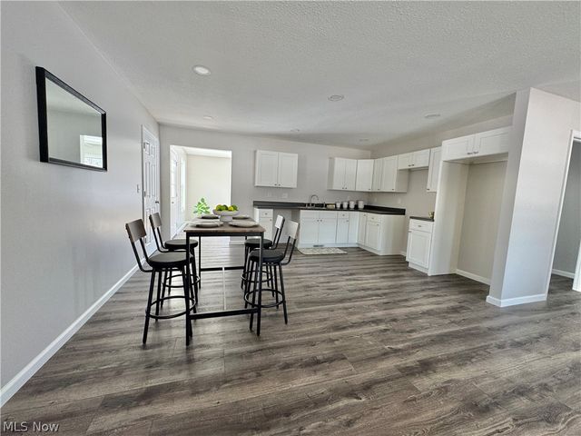 406 S Raccoon Road, Austintown, OH 44515