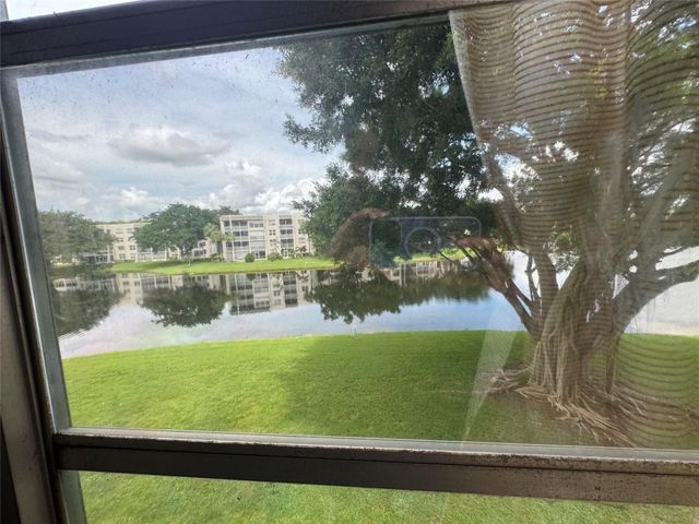 9235A Lagoon Place 310, Davie, FL 33324