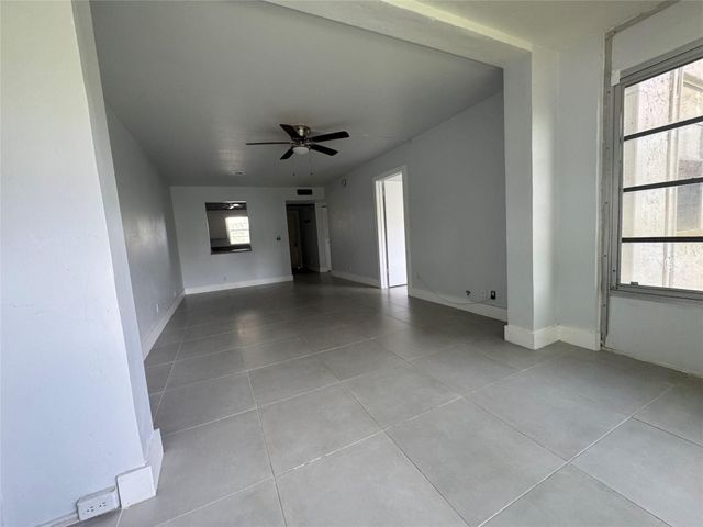 9235A Lagoon Place 310, Davie, FL 33324