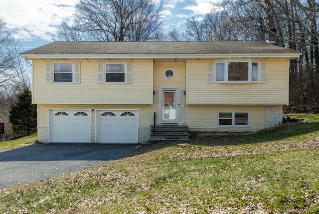 6 Lenny Court, Wappingers Falls, NY 12590