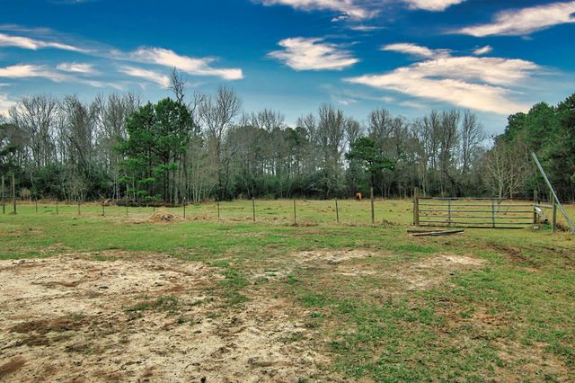 366 County Road 190, Liberty, TX 77575