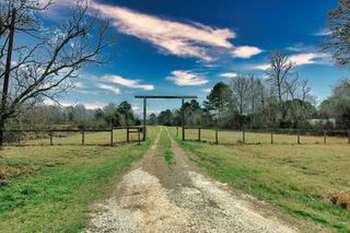 366 County Road 190, Liberty, TX 77575