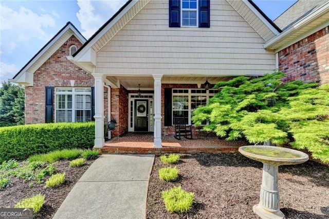 517 Sandy Cove Drive, Loganville, GA 30052