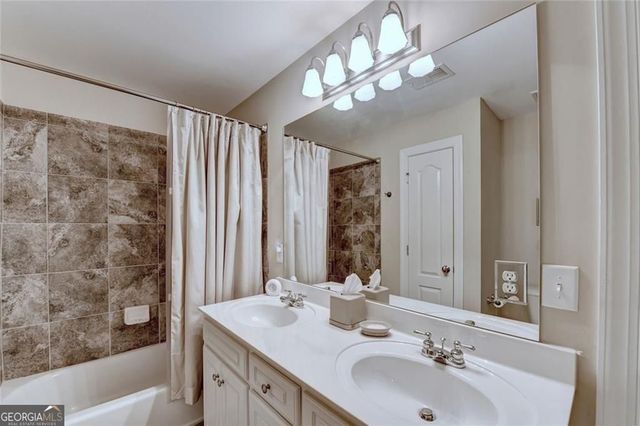 517 Sandy Cove Drive, Loganville, GA 30052