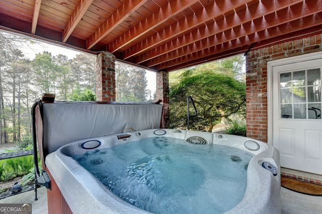 517 Sandy Cove Drive, Loganville, GA 30052