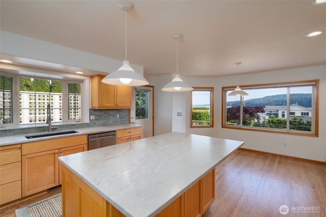 6404 Warren Street, Anacortes, WA 98221