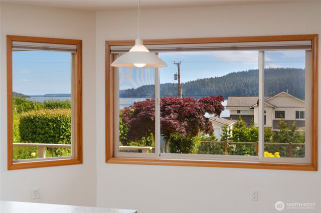 6404 Warren Street, Anacortes, WA 98221