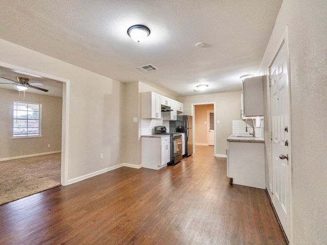 2918 16th Avenue N, Texas City, TX 77590