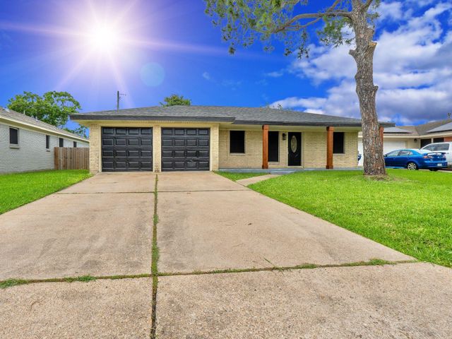 2918 16th Avenue N, Texas City, TX 77590