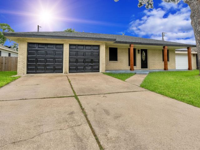 2918 16th Avenue N, Texas City, TX 77590