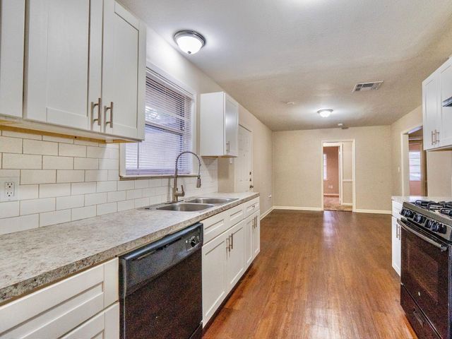 2918 16th Avenue N, Texas City, TX 77590