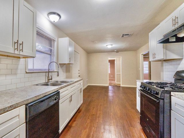 2918 16th Avenue N, Texas City, TX 77590