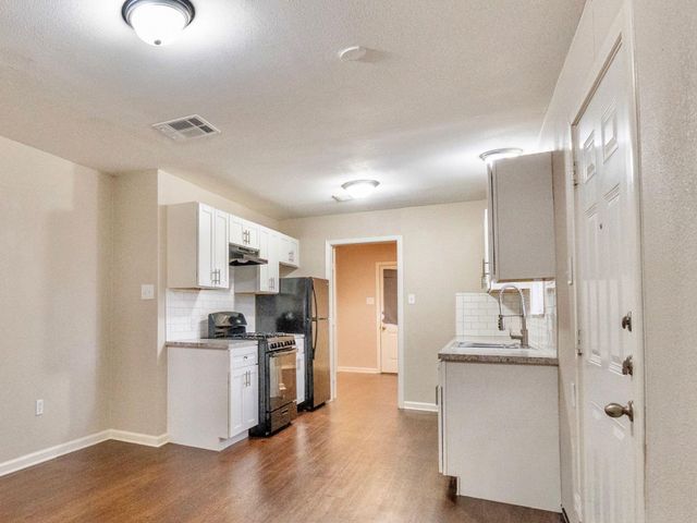 2918 16th Avenue N, Texas City, TX 77590
