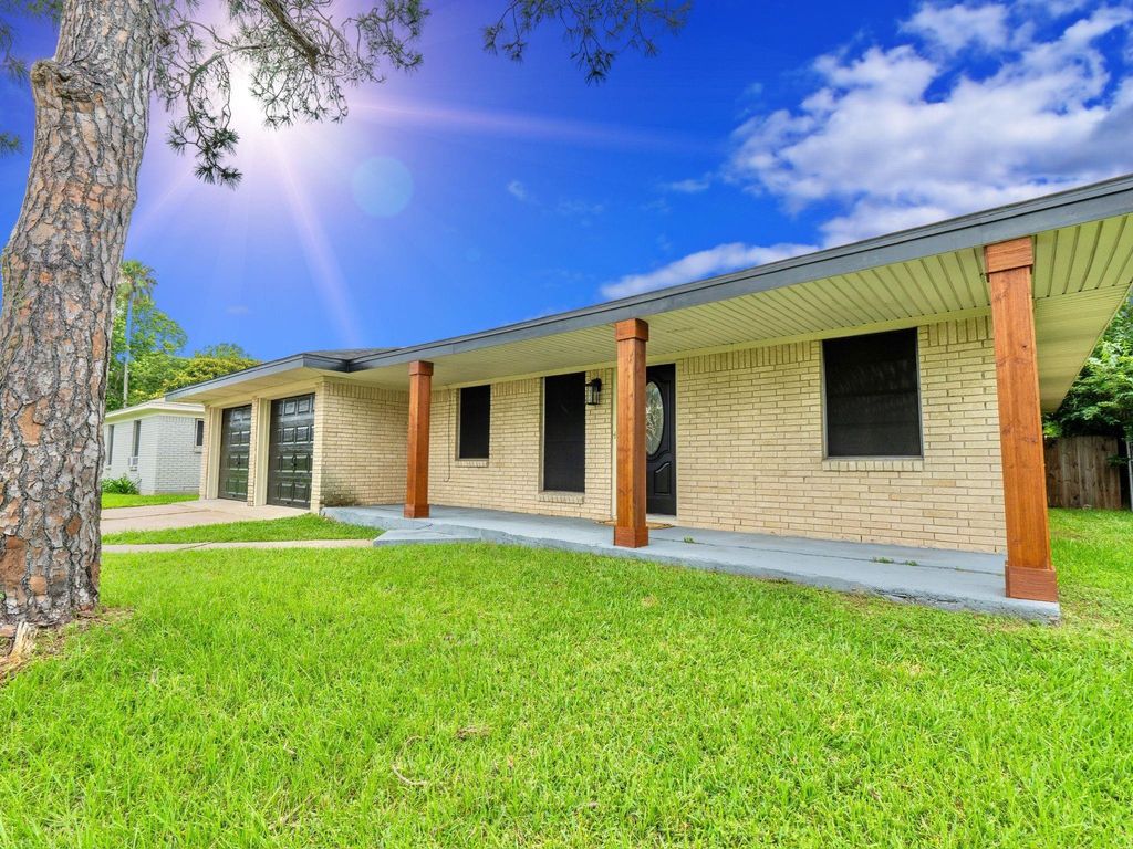 2918 16th Avenue N, Texas City, TX 77590