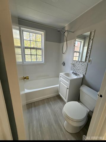 42 MacArthur Drive, Edison, NJ 08837