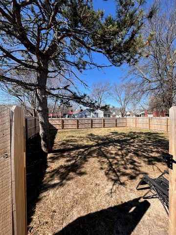 906 E 4th Street, Sedalia, MO 65301