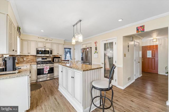 57 S OAK AVE, Aldan, PA 19018