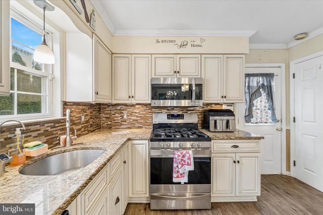 57 S OAK AVE, Aldan, PA 19018