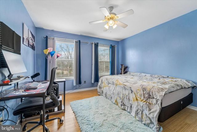 57 S OAK AVE, Aldan, PA 19018