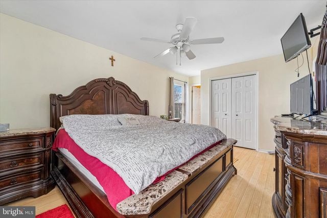 57 S OAK AVE, Aldan, PA 19018