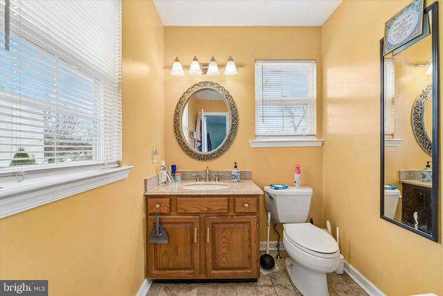 57 S OAK AVE, Aldan, PA 19018