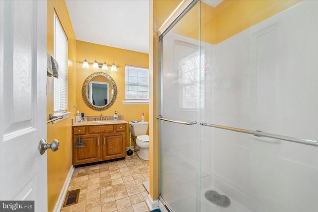 57 S OAK AVE, Aldan, PA 19018