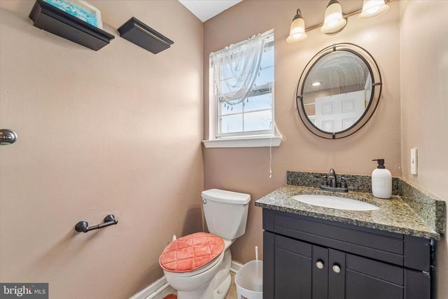 57 S OAK AVE, Aldan, PA 19018