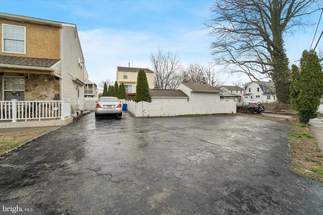 57 S OAK AVE, Aldan, PA 19018