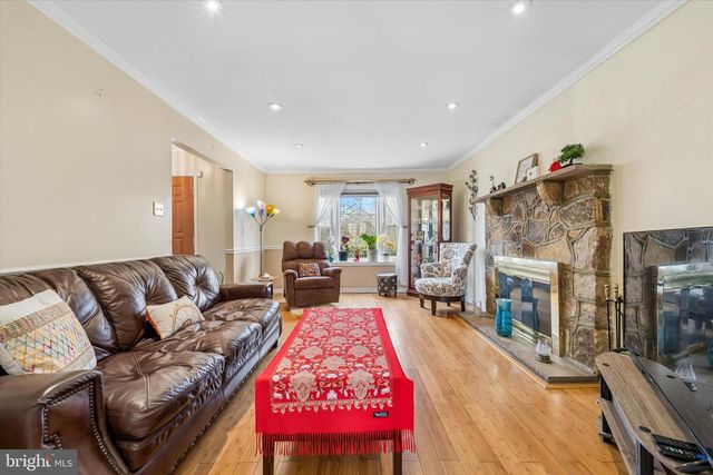 57 S OAK AVE, Aldan, PA 19018