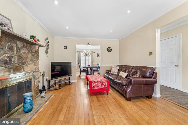 57 S OAK AVE, Aldan, PA 19018