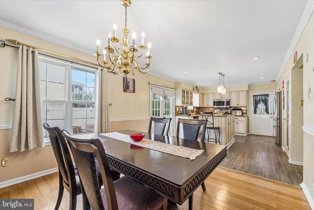 57 S OAK AVE, Aldan, PA 19018