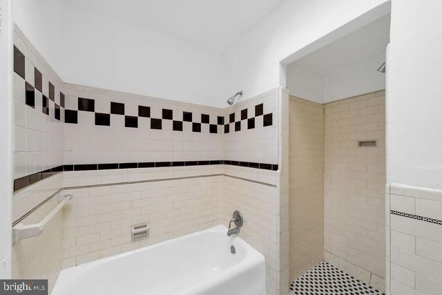 31 LAMPORT RD, Upper Darby, PA 19082