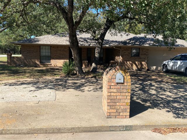 501 Mesquite Street, Mineral Wells, TX 76067