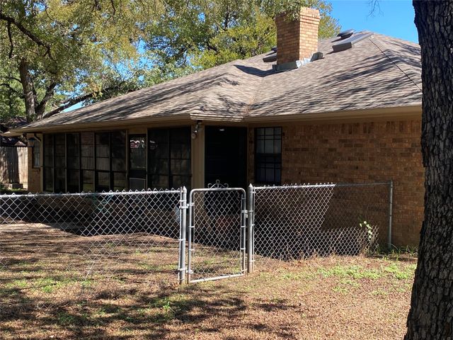 501 Mesquite Street, Mineral Wells, TX 76067