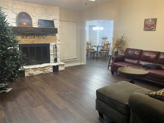 501 Mesquite Street, Mineral Wells, TX 76067
