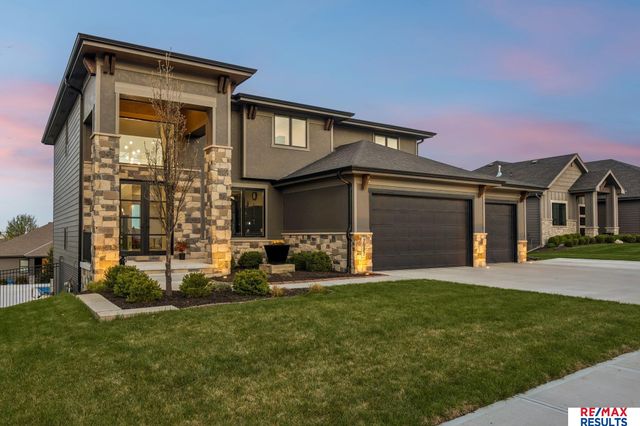 2027 S 211 Street, Omaha, NE 68022
