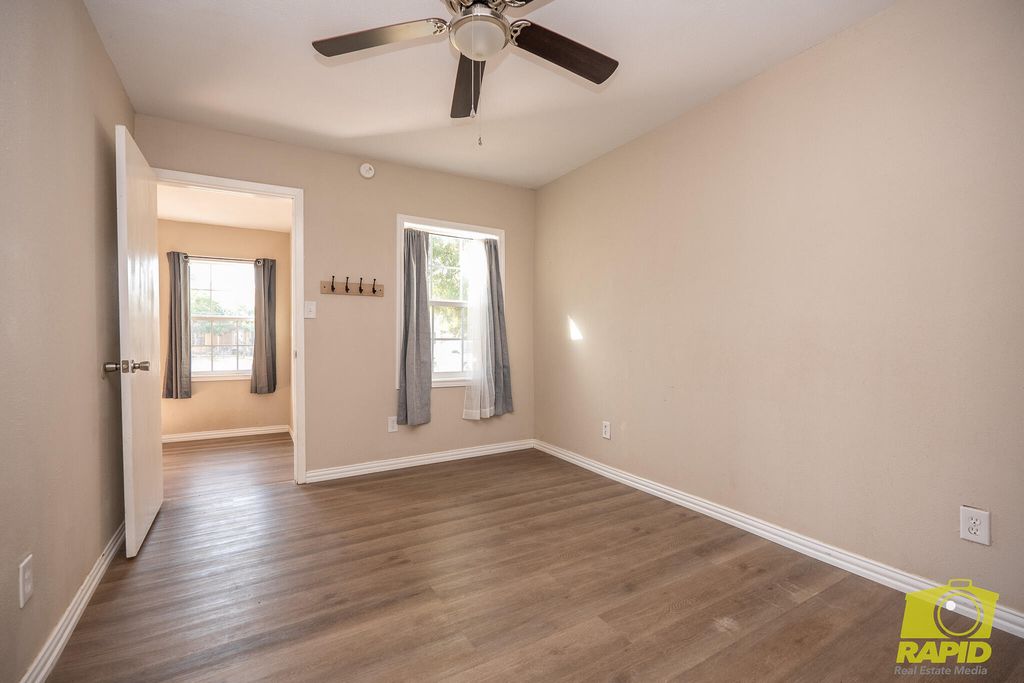 Image 14 of property listing at 106 W 27th Street, San Angelo, TX 76903