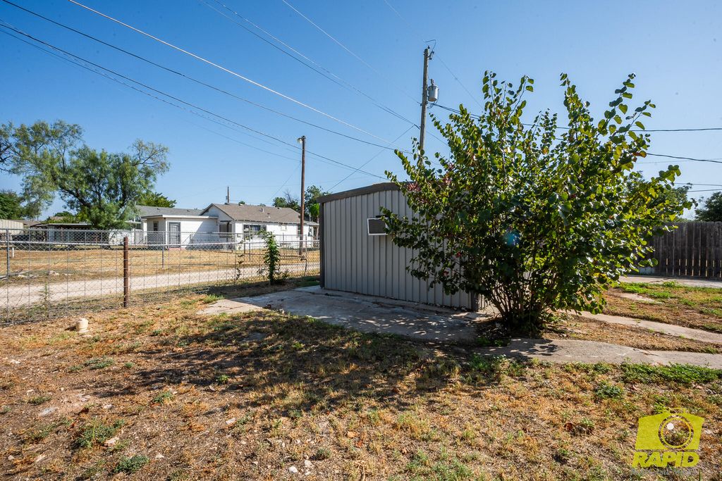 Image 16 of property listing at 106 W 27th Street, San Angelo, TX 76903