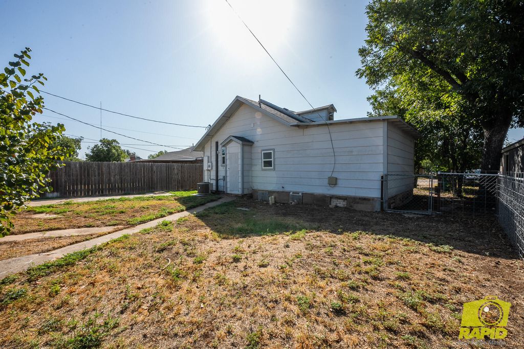 Image 17 of property listing at 106 W 27th Street, San Angelo, TX 76903