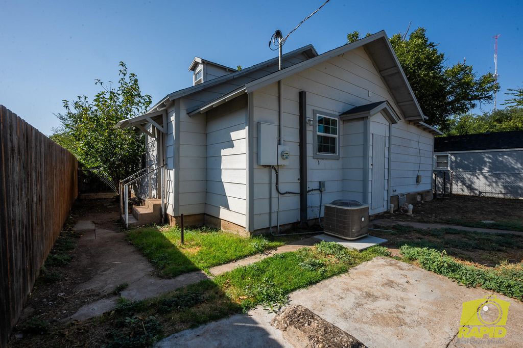 Image 18 of property listing at 106 W 27th Street, San Angelo, TX 76903