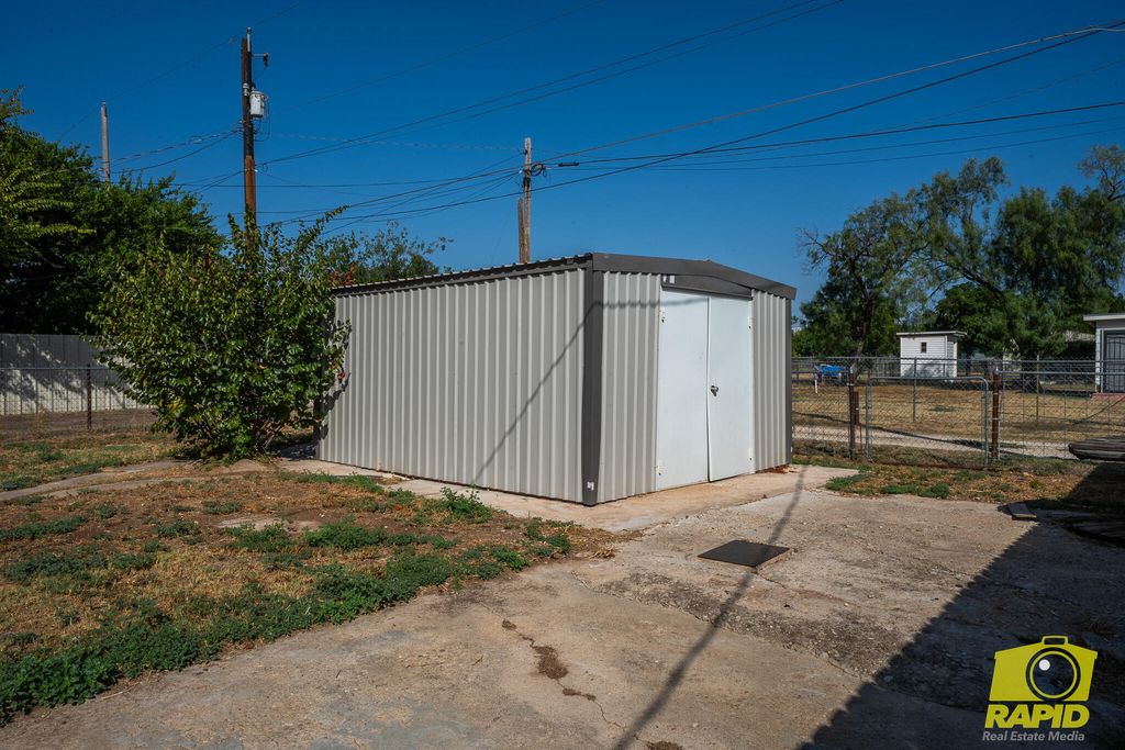 Image 19 of property listing at 106 W 27th Street, San Angelo, TX 76903