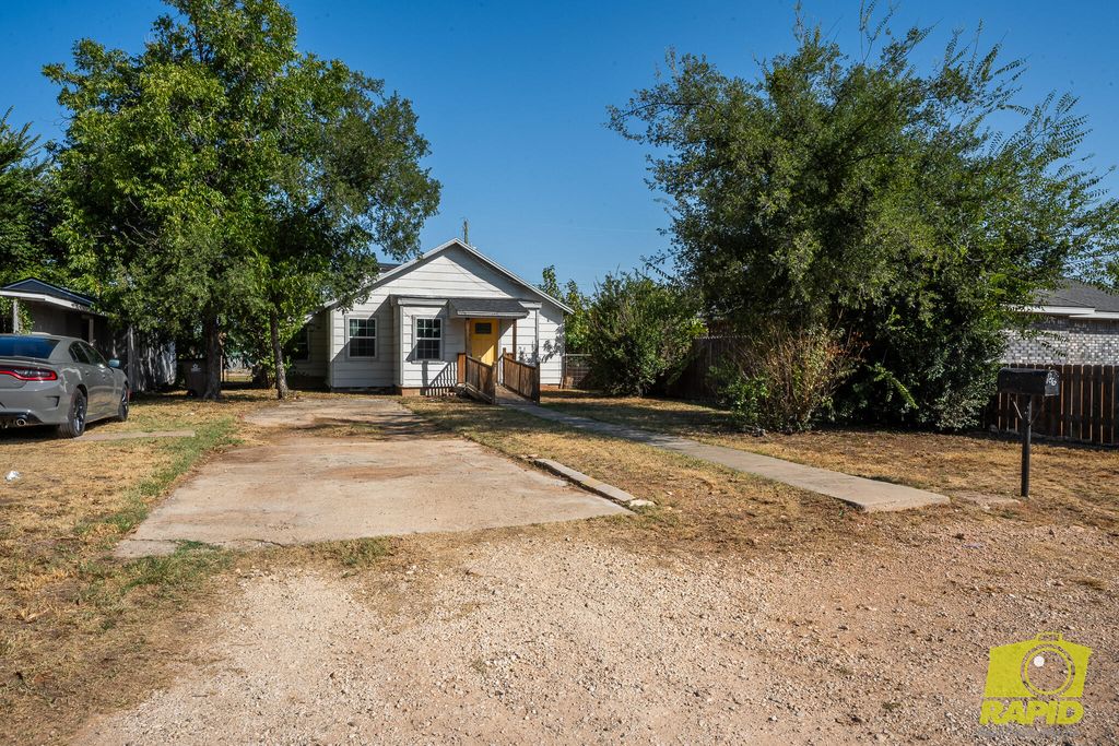 Image 2 of property listing at 106 W 27th Street, San Angelo, TX 76903