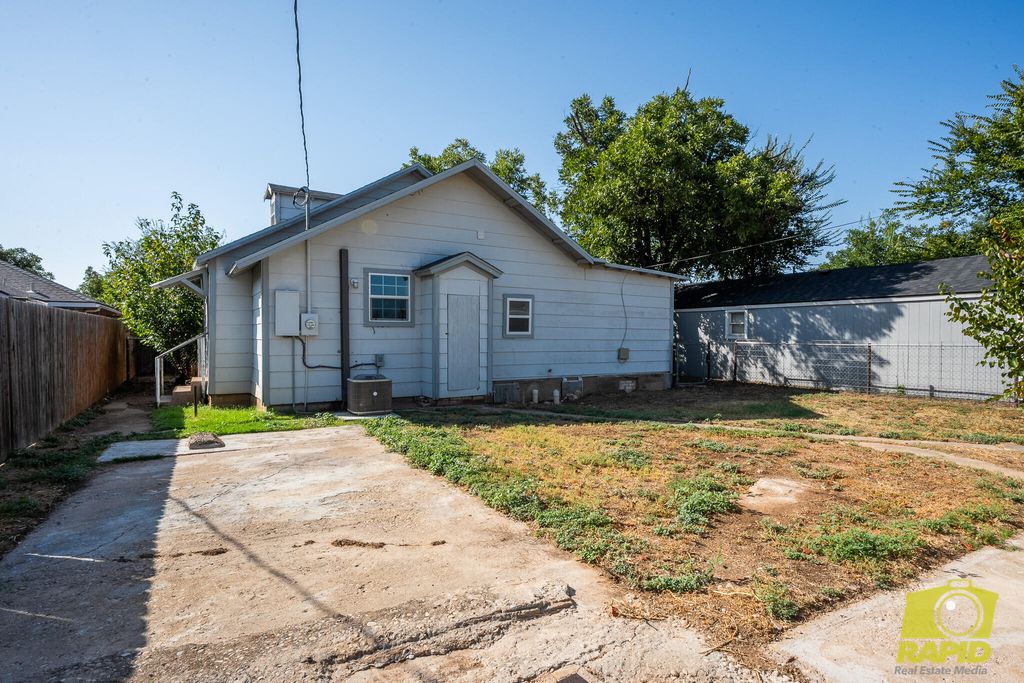 Image 20 of property listing at 106 W 27th Street, San Angelo, TX 76903