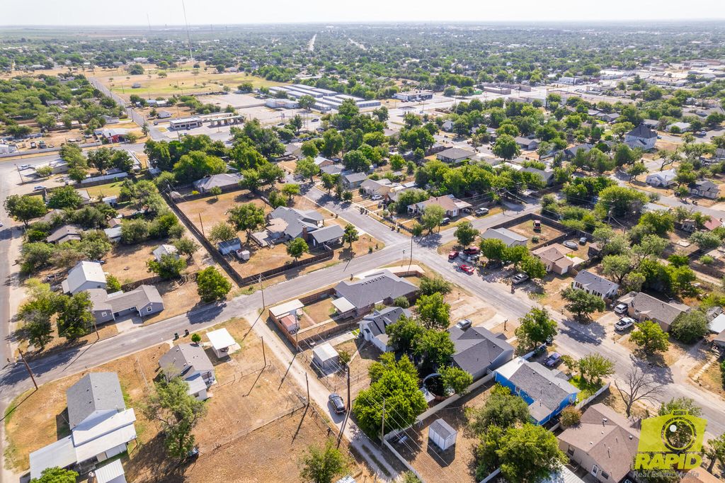 Image 21 of property listing at 106 W 27th Street, San Angelo, TX 76903