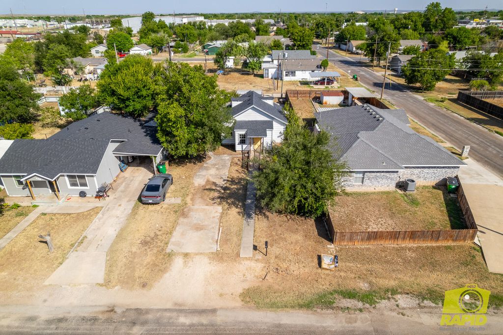 Image 23 of property listing at 106 W 27th Street, San Angelo, TX 76903