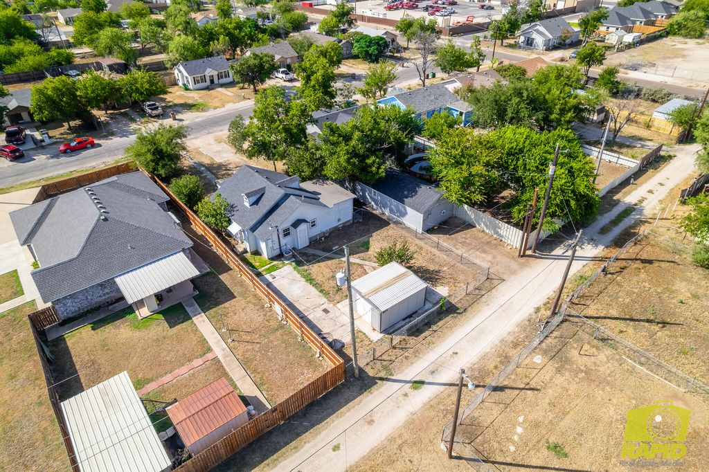 Image 27 of property listing at 106 W 27th Street, San Angelo, TX 76903