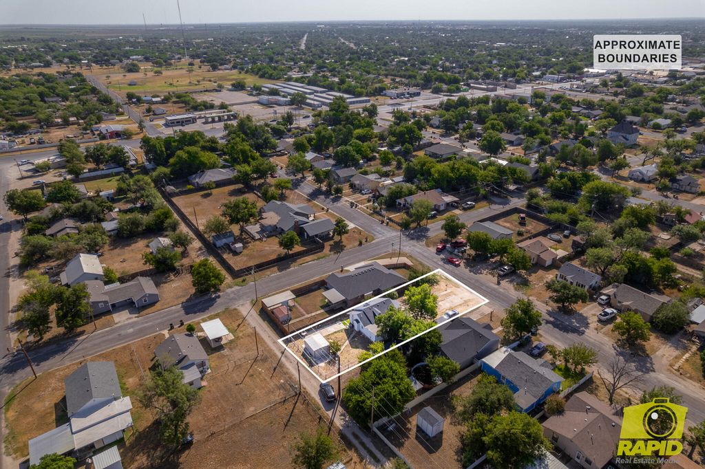 Image 32 of property listing at 106 W 27th Street, San Angelo, TX 76903