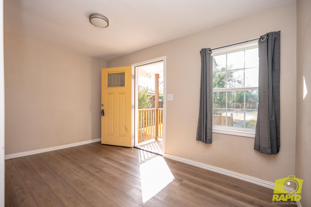 Image 4 of property listing at 106 W 27th Street, San Angelo, TX 76903