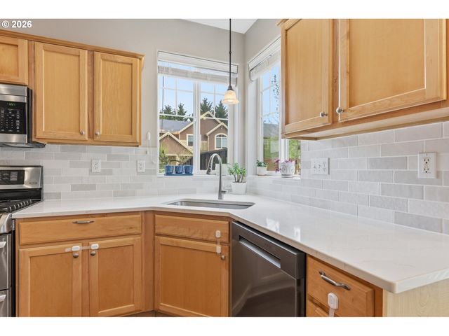 2528 N ROGER SMITH Dr, Newberg, OR 97132